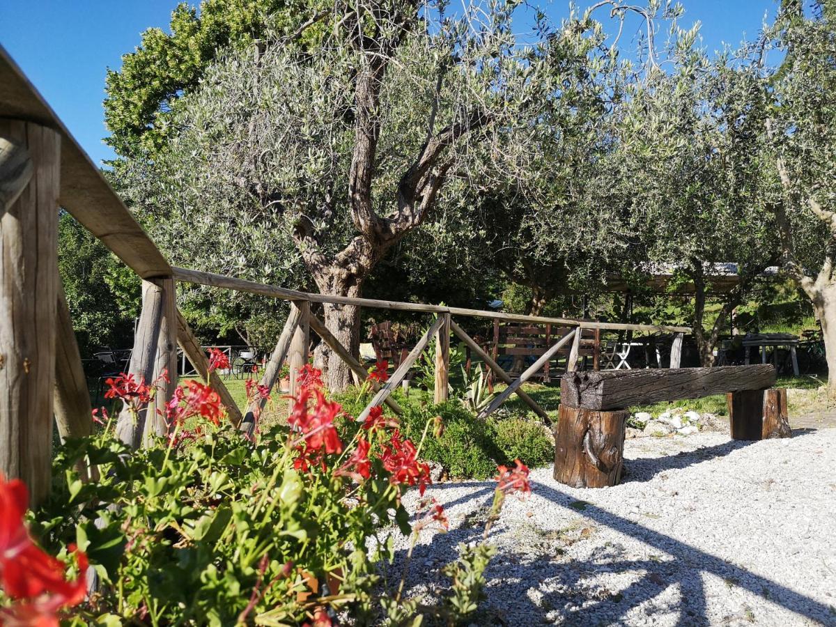 Santa Croce Villa Fossato di Vico Buitenkant foto