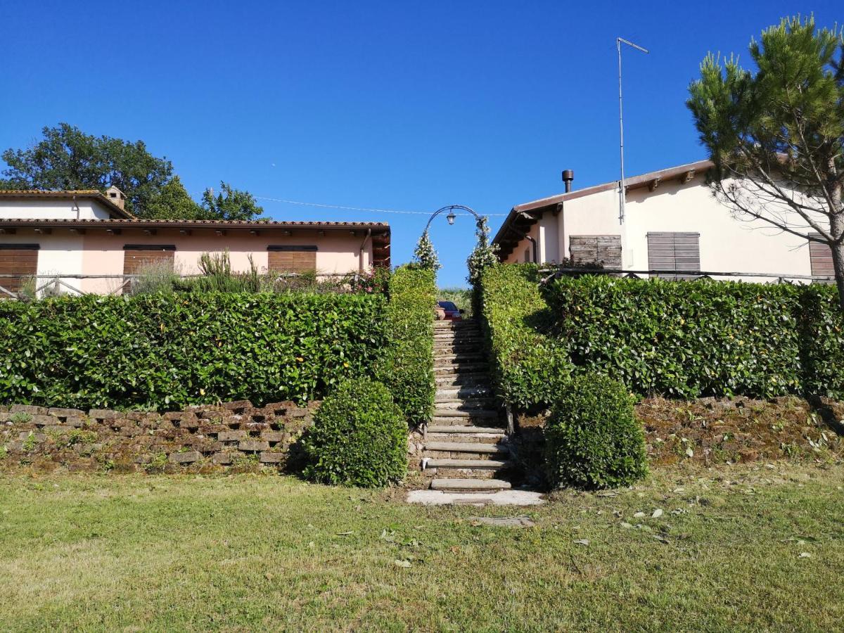 Santa Croce Villa Fossato di Vico Buitenkant foto