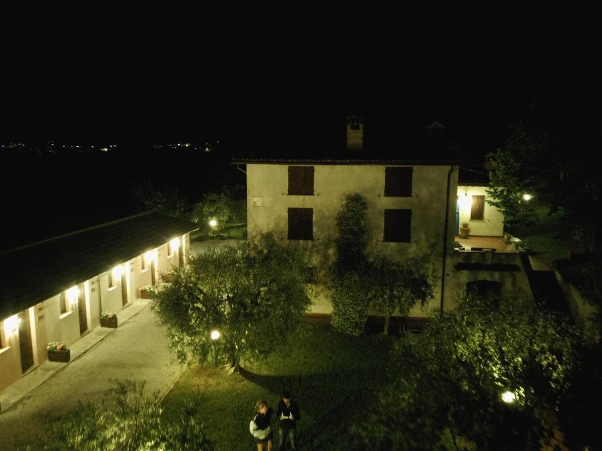Santa Croce Villa Fossato di Vico Buitenkant foto