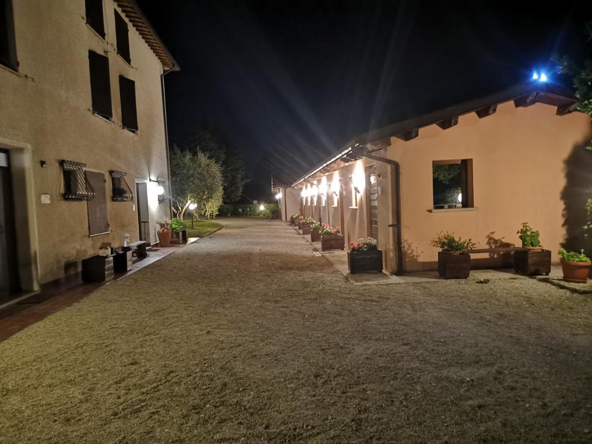 Santa Croce Villa Fossato di Vico Buitenkant foto