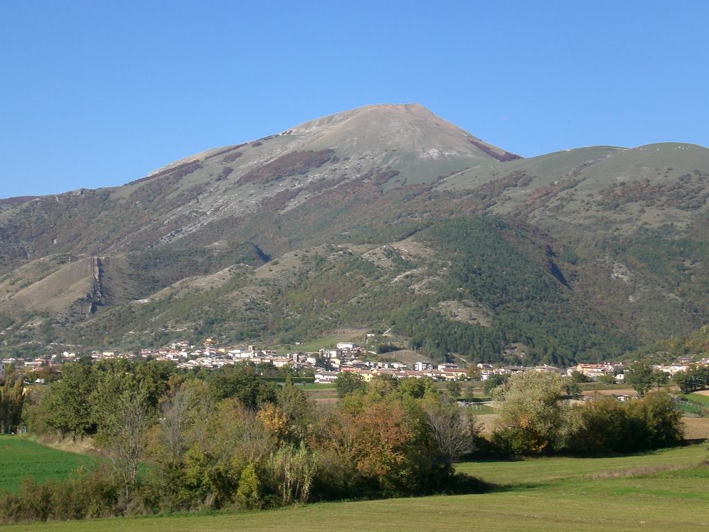 Santa Croce Villa Fossato di Vico Buitenkant foto
