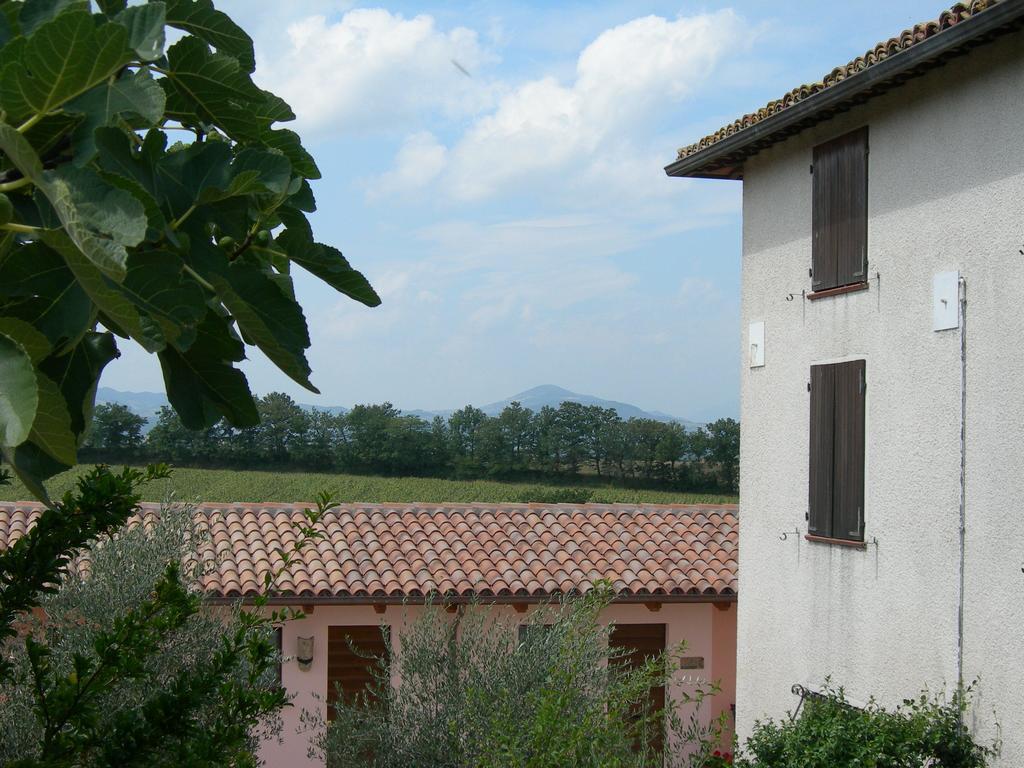 Santa Croce Villa Fossato di Vico Buitenkant foto