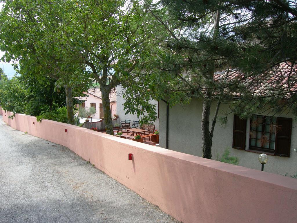 Santa Croce Villa Fossato di Vico Buitenkant foto
