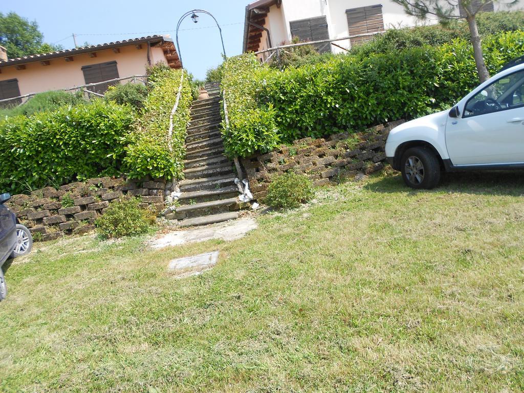Santa Croce Villa Fossato di Vico Buitenkant foto