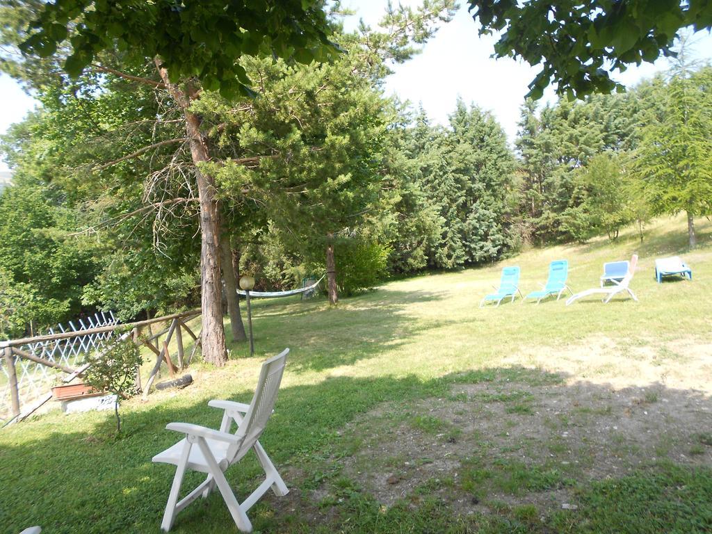 Santa Croce Villa Fossato di Vico Buitenkant foto