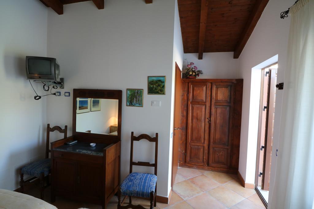 Santa Croce Villa Fossato di Vico Buitenkant foto