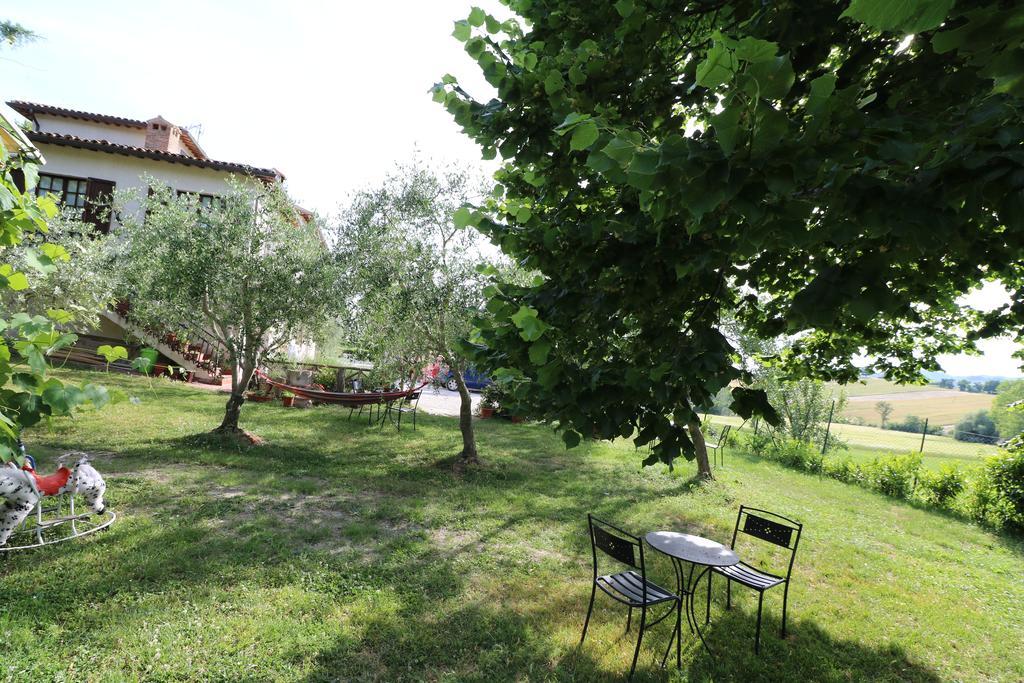 Santa Croce Villa Fossato di Vico Buitenkant foto